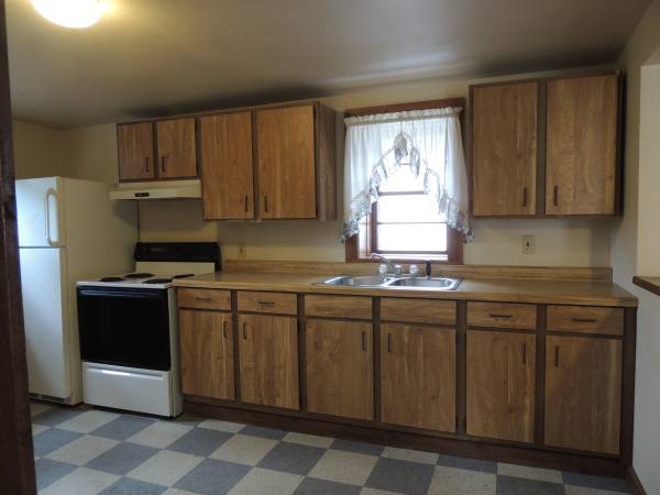 $350 / 4br - UWEC Neighborhood 920 1/2 First Avenue (Eau Claire, WI)63845960452481122