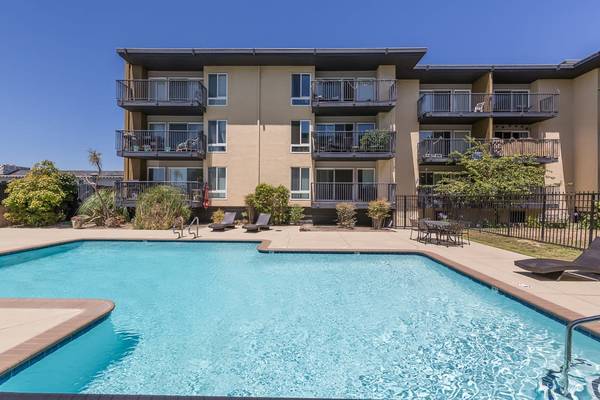Controlled Access Community, Oversized Windows, 1 bedroom 1
