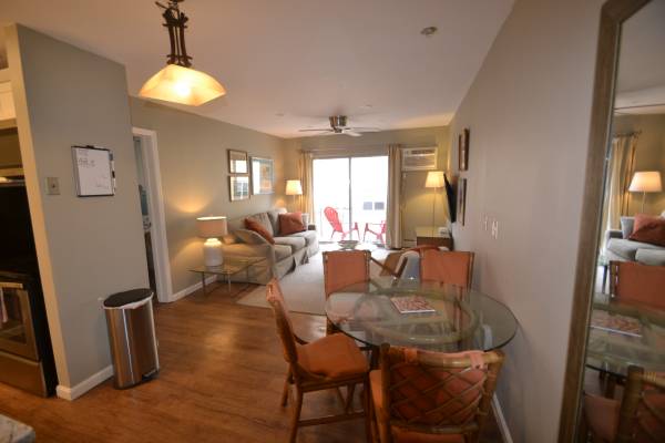 $1,295 / 1br - 600ft2 - R-27 Furnished 1BR Central City Location (Bond Hill)63974472750595122