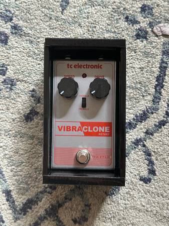 TC Electronic Vibcraclone Rotary Pedal 1