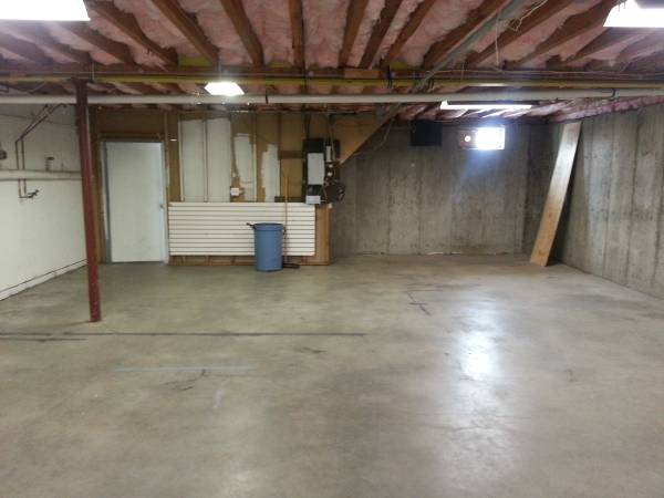 $1,700 / 2500ft2 - For Lease (Cranston, RI)64204822192769122