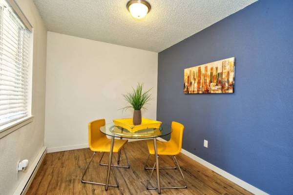 $1,359 / 2br - 750ft2 - 🌆 City Life on a Budget – Near Everything, Far From Boring! (2600 T St, Vancouver, WA)63956354447618121