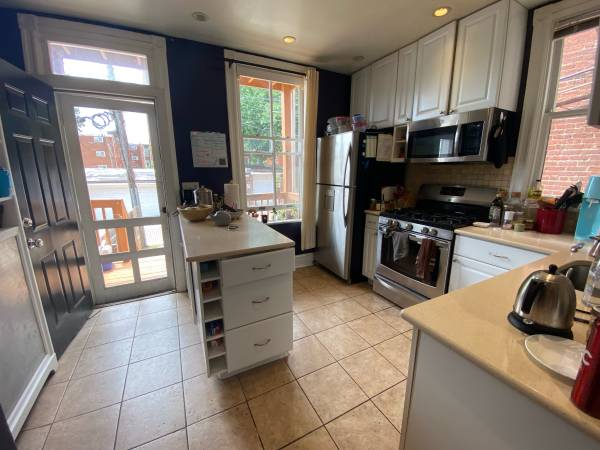 $1,099 / 5br - 2500ft2 - Bedroom in Historic Rowhouse Available Now (Columbia Heights / U Street)63896275354754121