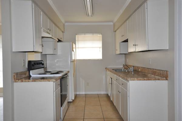 $1015.00 / 2br - 1000ft2 - Excellent Location..  Johnston Street/Doucet Area!63857516544771123