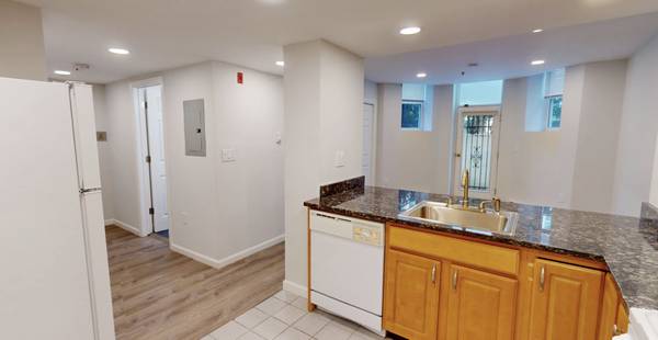 $2,350 Renovated Fenway Studio for $2,350 AVAIL 1/1/26 (Fenway)64141617295745121