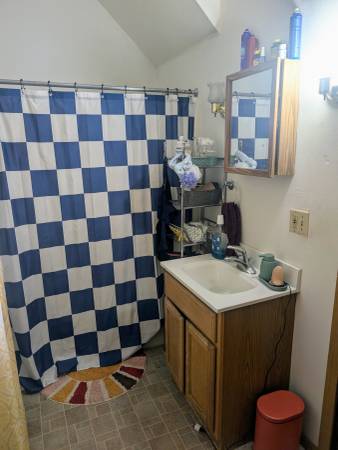 $975 / 2br - 2BR 1 BA (Oshkosh)63845970449667123