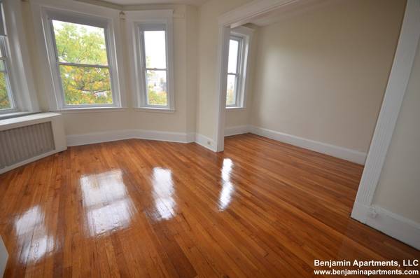 $2,145 **NO FEE ** Allston Studio with Heat HW included . Cat ok (Allston)64150310575490120