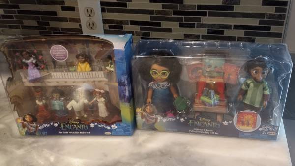 NEW Disney ENCANTO Set 1
