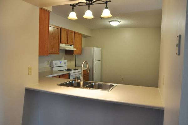 $2,495 / 2br - 875ft2 - Plank Flooring, Online Payments Available, In-Unit Washer/Dryer (42 Wolf Rd, Lebanon, NH, USA, Lebanon, NH)63656212566401122