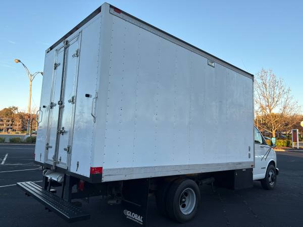 1999 Chevrolet EXPRESS 3500 Cutaway - Photo 4