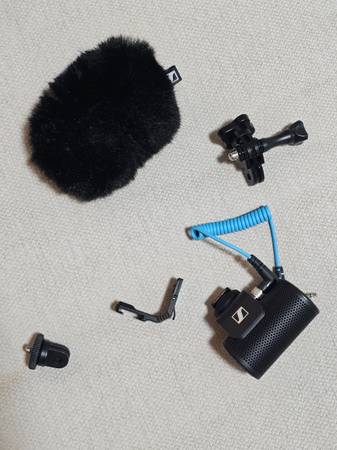 Sennheiser MKE 200 Compact On-Camera Microphone with Furry Windshield 1