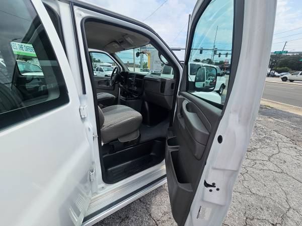 2006 GMC Savana LS 3500 - Photo 8