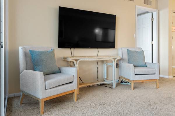 $1300.00 / 2br - 1026ft2 - WINTER RENTAL - Ocean Front 2 Bedroom Condo63839298079747121