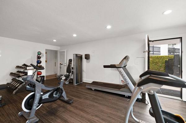 $1,599 / 2br - 927ft2 - Lavadora y Secadora en Casa, Balcones/Patios, Se Permiten Mascotas, Parque para Perros (Bridgecreek)63831251934467122