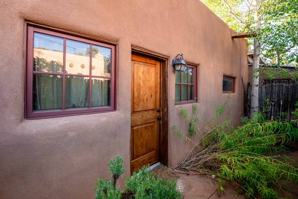 $2,650 / 2br - 1140ft2 - Encanto de Santa Fe en el histórico distrito de Guadalupe. Fiorina Properties63806092731139122
