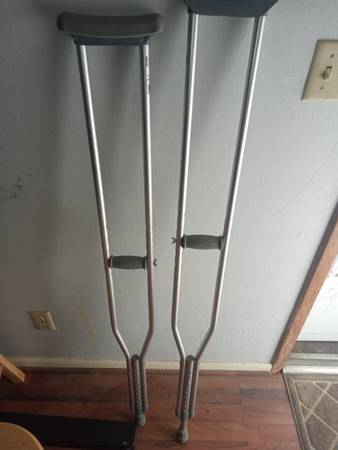 Crutches (brand new) 1
