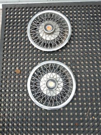 Two 13" original wire hubcaps ford mustang ii, pinto, bobcat 1