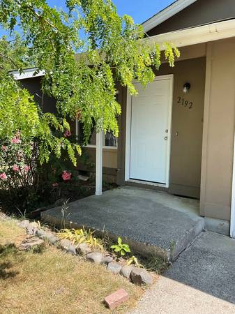 2bd 1ba, Pet Friendly, Spacious Open Floor Plan 1