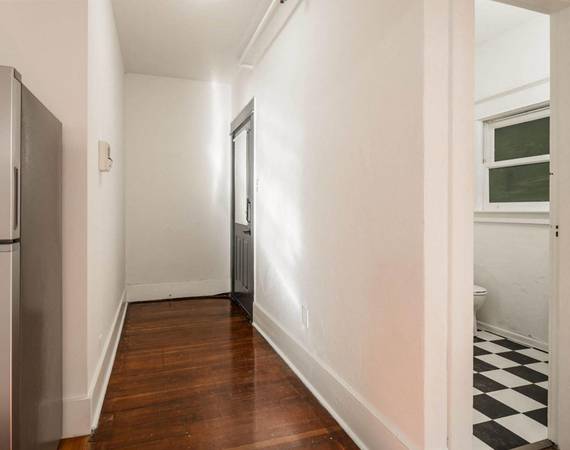 $1,299 / 1br - MOVE IN READY- CALL TODAY | Lots of Natural Light - Convenient 1B (Slabtown)64039222832514123