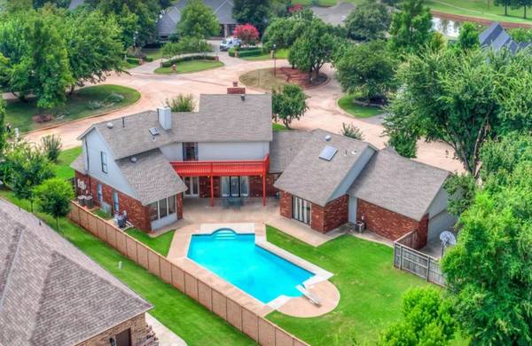 $300 / 4br - 3819ft2 - Charming Home w/Private Pool (Oklahoma City)63670502719363121