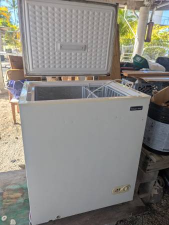 5.0cuft. MAGIC CHEF CHEST FREEZER 1