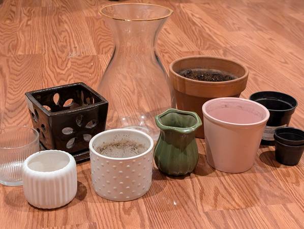 Assorted plant pots and glass vase bundle 1