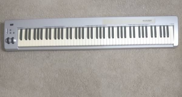 M Audio KEYSTATION Es-88 $1 MAKE ME AN OFFER As Is Won't Play Midi$1 T 1