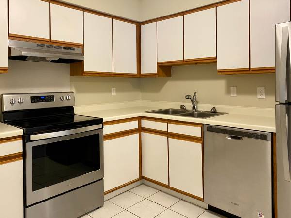 $1,495 / 2br - 950ft2 - ¡Hogar adosado clásico de 2 habitaciones en Shannon Glen! (Rosemount)63990385838850120