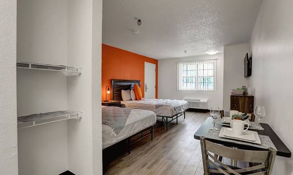 $300 Guest Laundromat on Site, Free Premium Cable TV, Studio63761963105411123