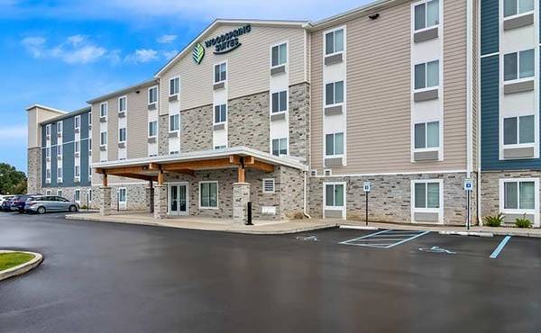 $385 / 1br - 4 miles from RV Hall of Fame & Museum, Low weekly and monthly rates (810 E Windsor Ave, Elkhart, IN)63935709404035122