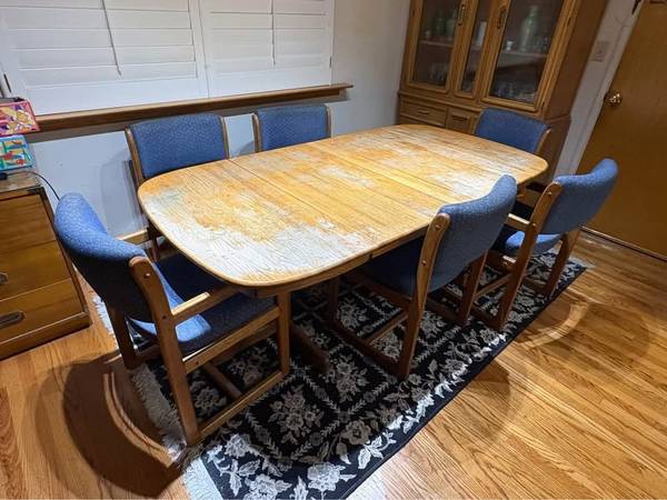 FREE SOLID WOOD DINING TABLE 1