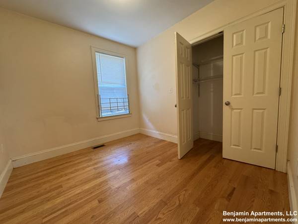 $4,200 / 4br - **NO FEE ** Allston 4 bed 2 bath with W/D in unit. Avail NOW. (Allston)63996689897603123