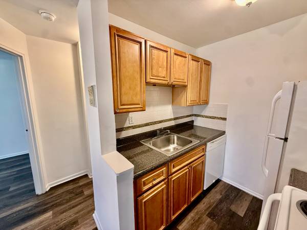 ONE-BEDROOM APARTMENT – HACKENSACK, NJ 07601 1