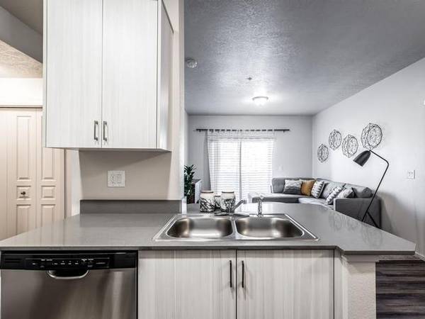 $1,620 / 2br - 1011ft2 - Quiet Community, 24 Hour Fitness Center, Big Screen Smart TV (Boise)63981533046786120