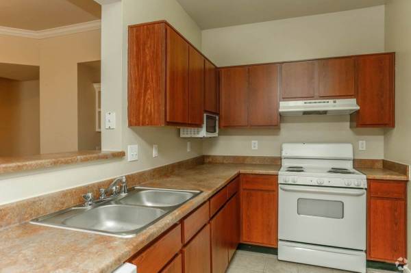 $1,650 / 3br - 1280ft2 - Beautiful community in a quiet setting! Rent Lakeside Pointe (Pearland)63924171079683124