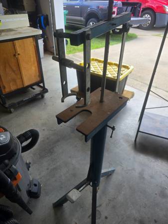 Transmission clutch foot press. 1