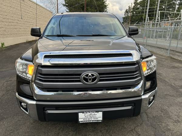 2014 Toyota Tundra Double Cab SR5 4WD 5.7L V8 --Clean title-- - $24,995 (kirkland)63613934778627121