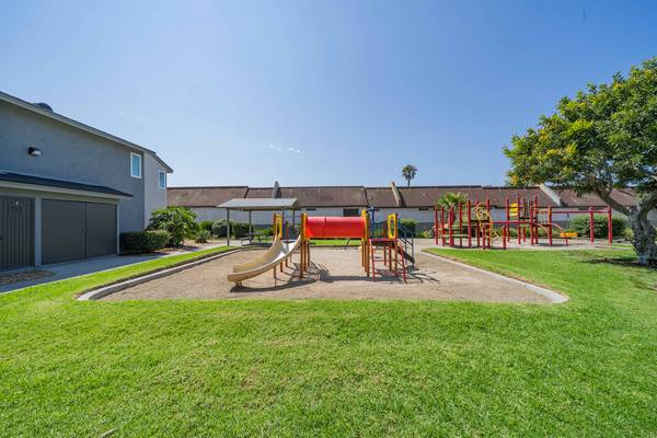 $2,500 / 2br - 2BD Apartment Available .. Month to Month leases.. Apply Today! (San Ysidro)63701686316417120