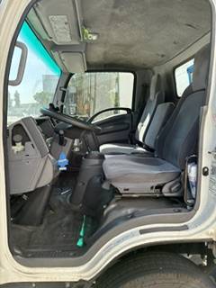 2017 Isuzu NRR 17' - Photo 3