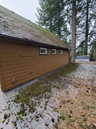 Top Roof & Gutter Cleaning | Moss Removal | House Wash - PDX/Vancouver 1