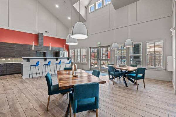 $1,425 / 1br - 787ft2 - 24 Hour Parcel Pick Up Facility, Smart Home Technology, 2 Playgrounds (Paramount)63794895453699120