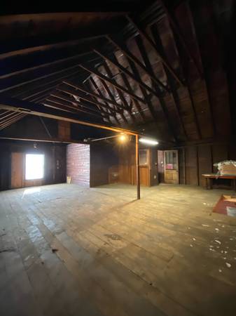 Garage space for lease in Lowell 1