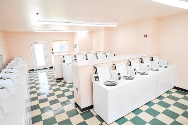 $279 / 1br - 400ft2 - Fully furnished apartments with Queen Size Beds (15130 marsh lane)63796327532033122