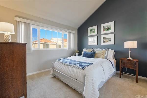 Luxurious room rental/private bath 1