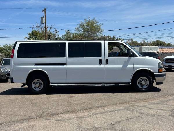 2019 Chevrolet Express Chevy LT - Photo 2