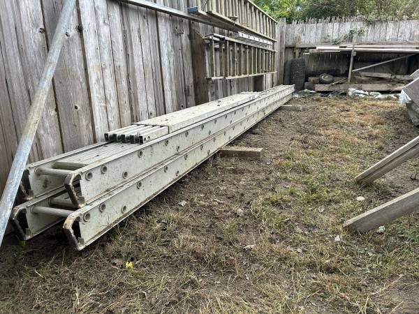 Scaffold staging planks 1
