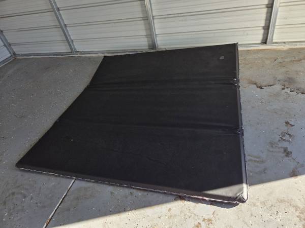 Tonneau cover from a 2013 tundra 1