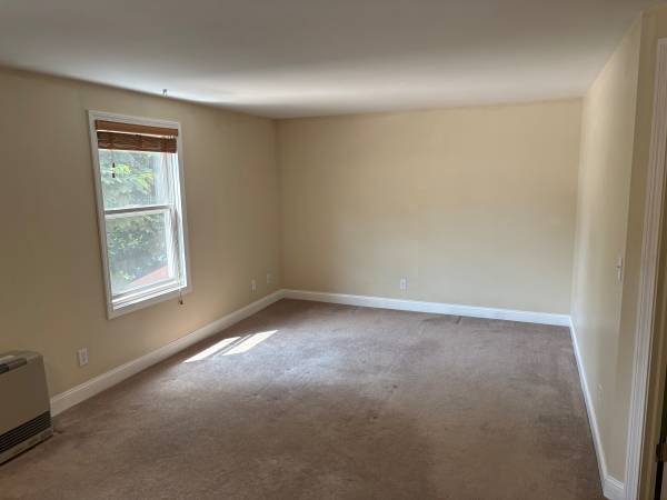$1,700 / 1br - 1 Bedroom,2nd Floor apt. Utilities Included! (Burlington-Downtown)63976980163203124