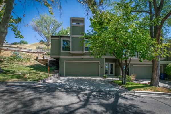 $475,200 / 3br - 1582ft2 - Beautiful End Unit Townhouse in Briarhill HOA (Boise)63981534149762120