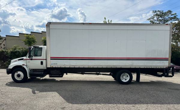 2006 International 4300 DT466 26FT - Photo 3